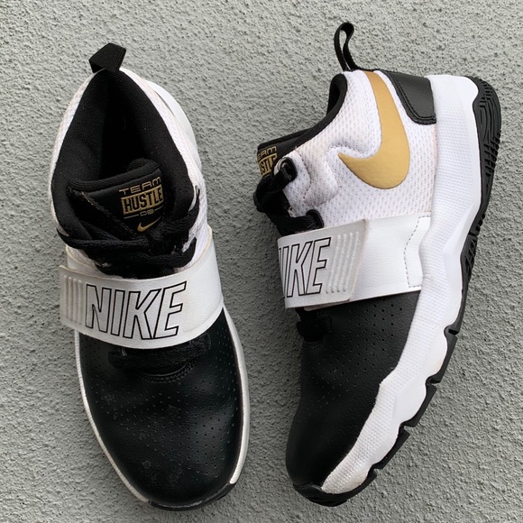 nike hustle d8 boys